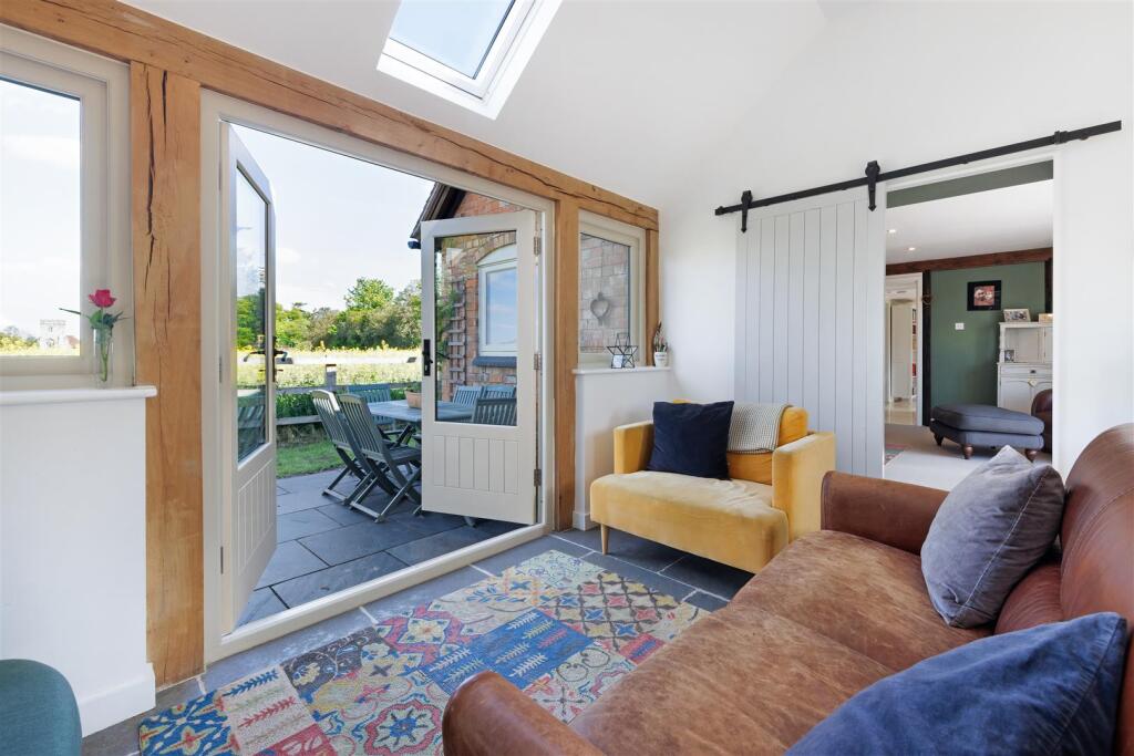 Breakfast/Kitchen/Dining/Family Room