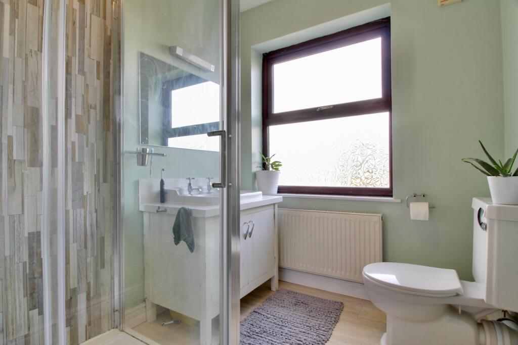 Ensuite to Bedroom 1