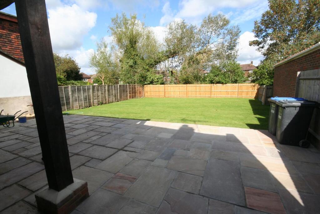 33 St Andrews Road Patio.JPG