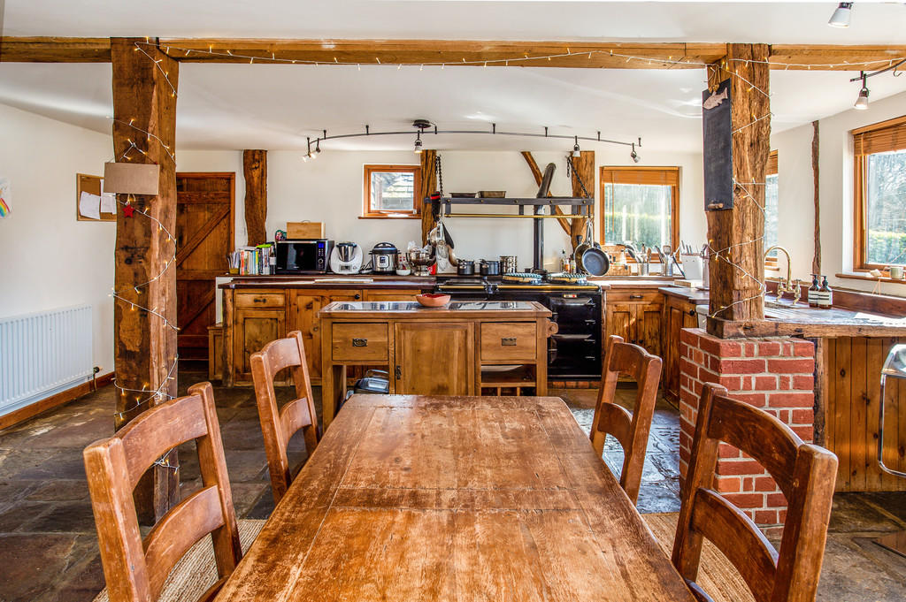 Kitchen/Breakfast...