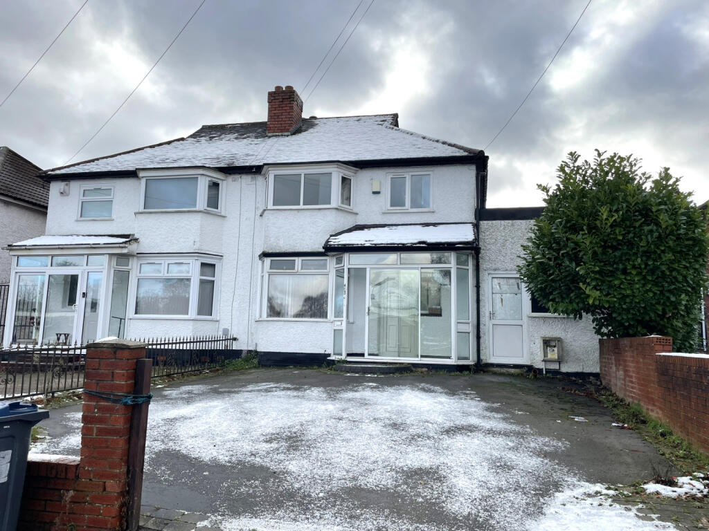 A Large 3/4 Semi-Detached House For Sale With Dri