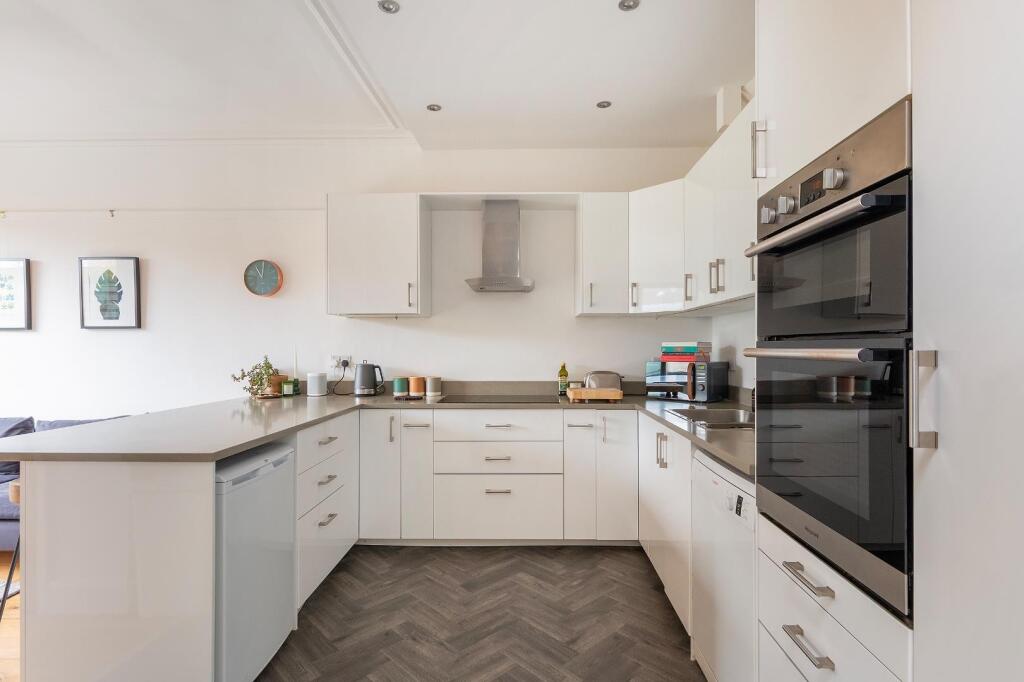 0R1TBN - Kitchen F.jpg