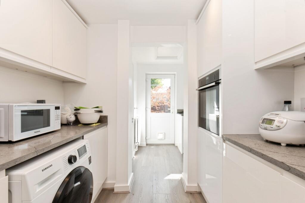 Kitchen/ Utility Are