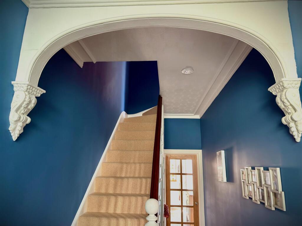 HALLWAY ENTRANCE.jpg