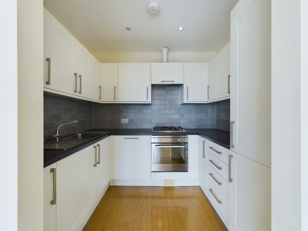 35 Tre Lowen Kitchen