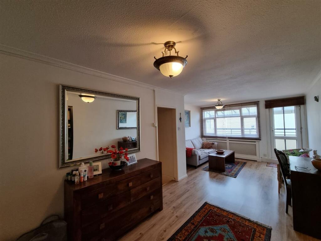 Hood Close -- Living Room 2.jpg