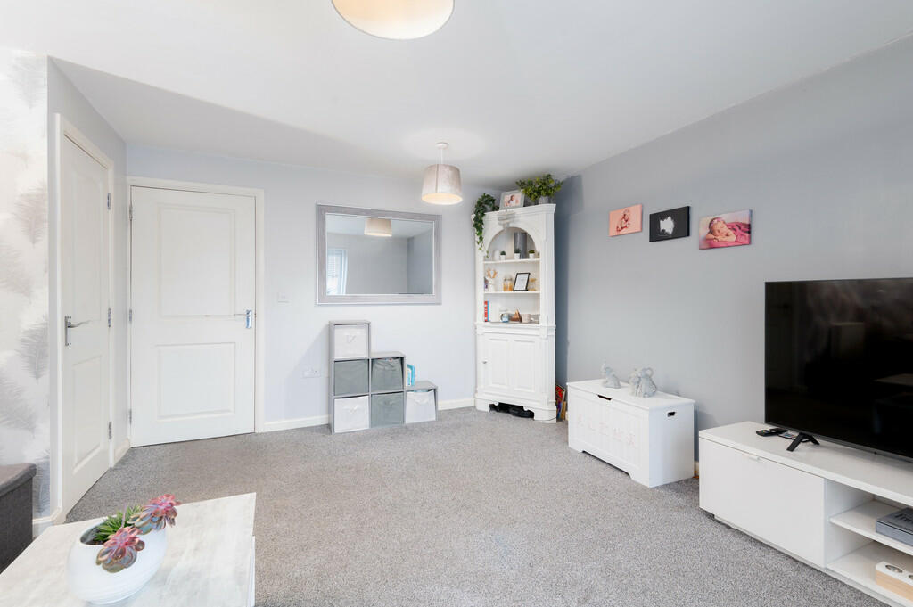 8 Rose Whittle Av...