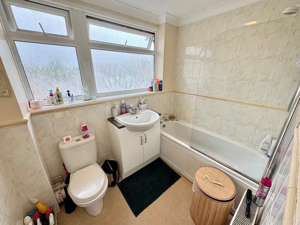 4 Maple Walk Bath...