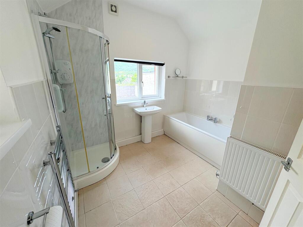 Bathroom c.jpg