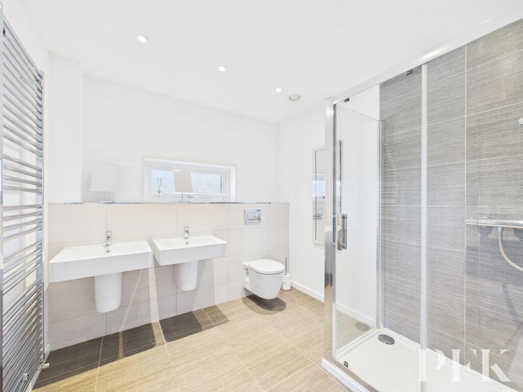 En-Suite to Bedroom 1