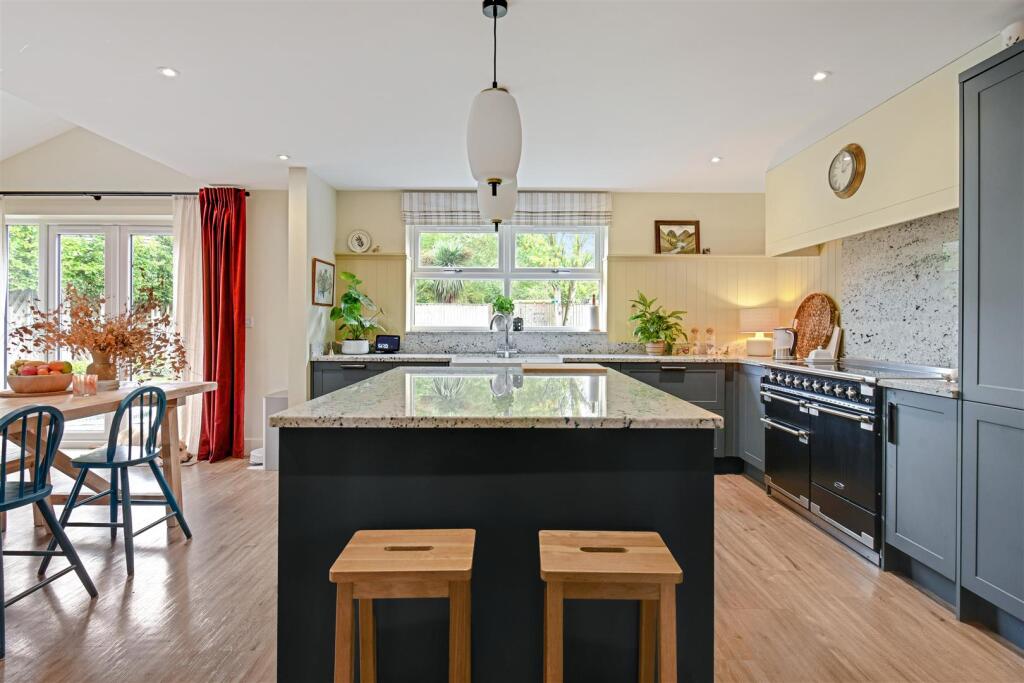 KITCHEN DINING