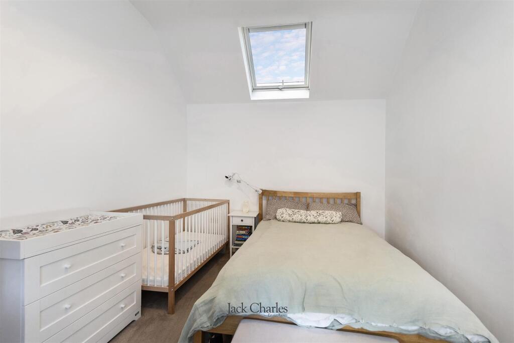 61 Shipbourne Rd, TN10 3DX 011.jpg