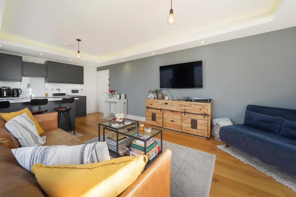 Flat 17, 706 High Road - JNIKcyMq6QBo7AC90mzh.jpg