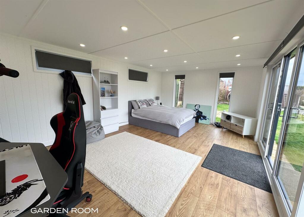 GARDEN ROOM