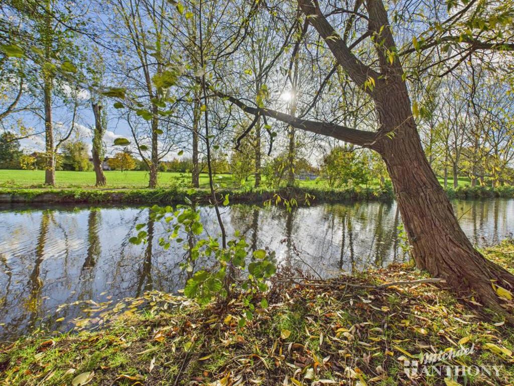 CAM03852G0-PR0465-STILL007-thumbnail-h750-70