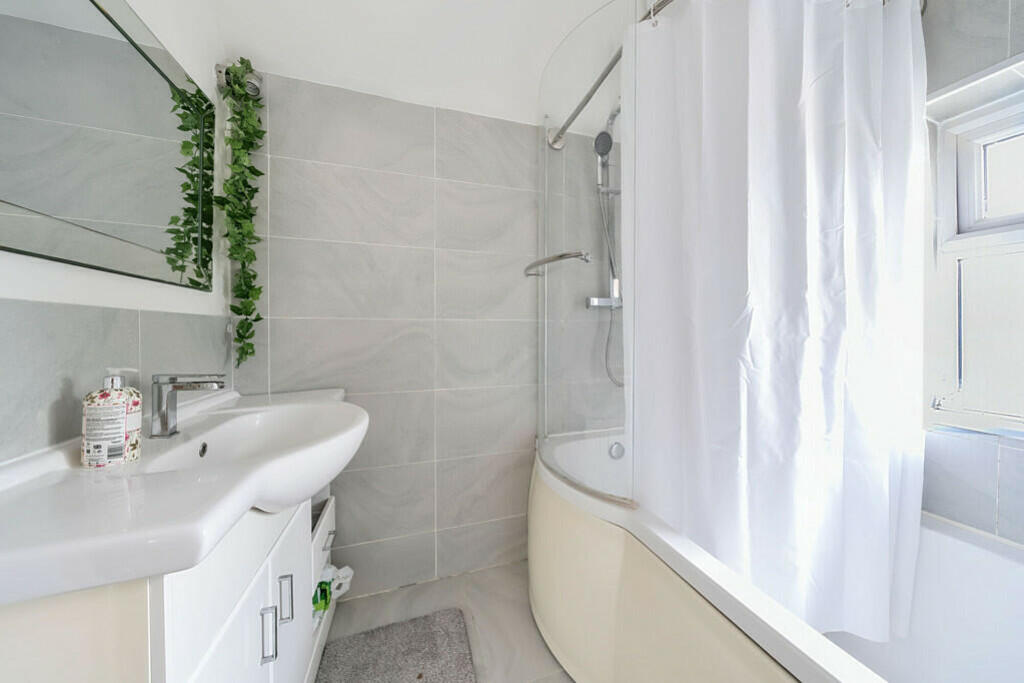 10776_HRW210453_I...