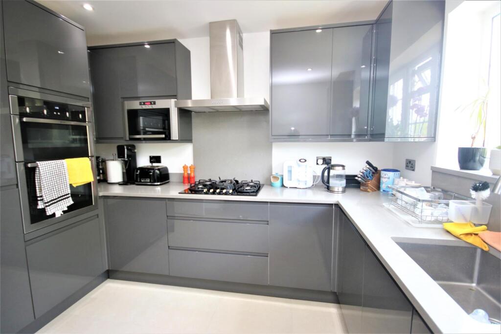 LUXURY FITTED KITCHEN/DINER: