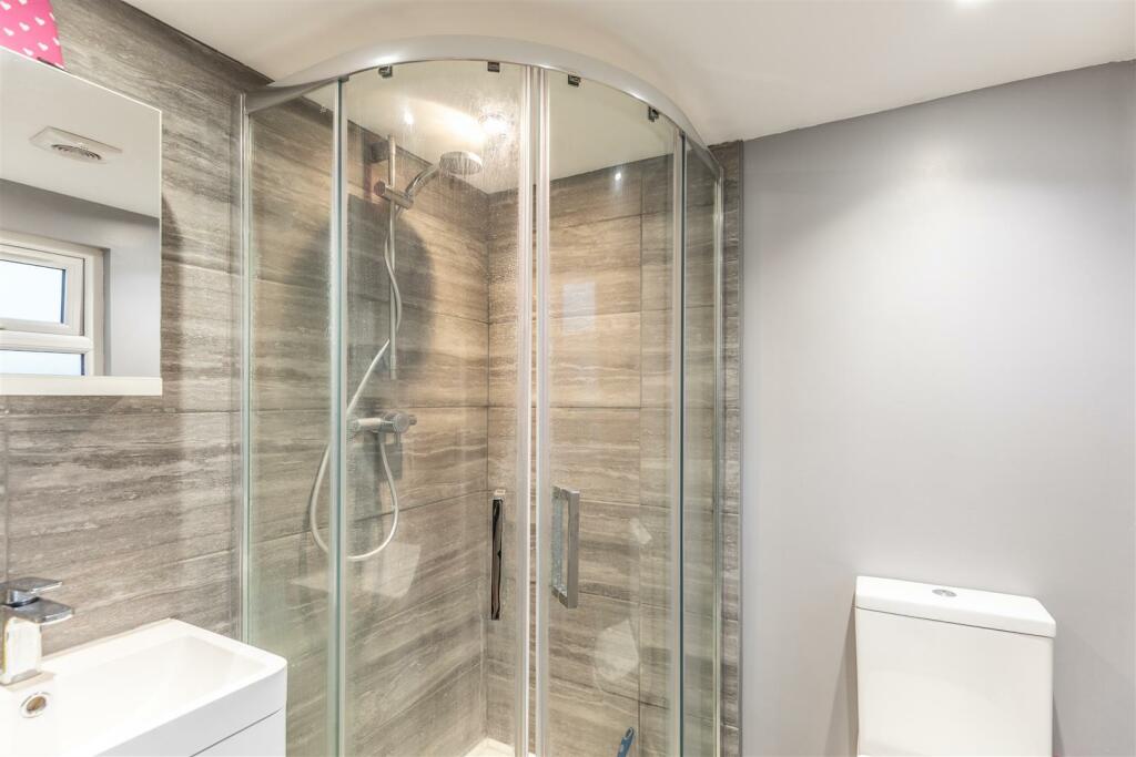 ENSUITE SHOWER ROOM