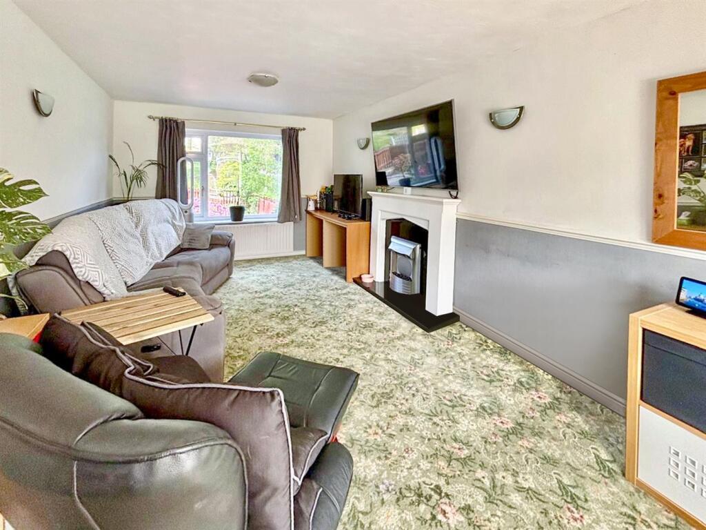 Through Lounge Dinner: