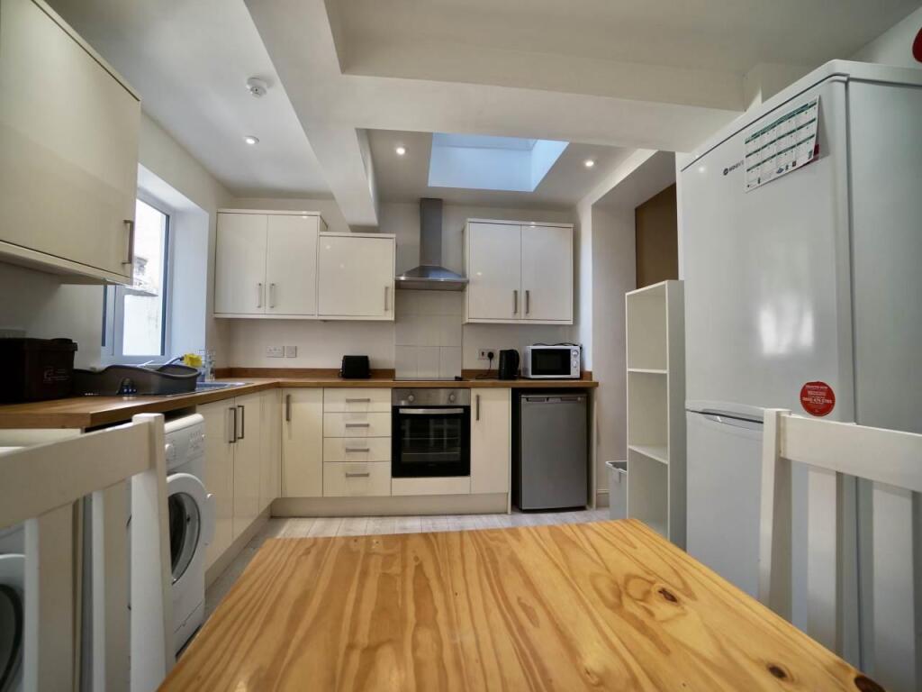 Kitchen1.1.jpg
