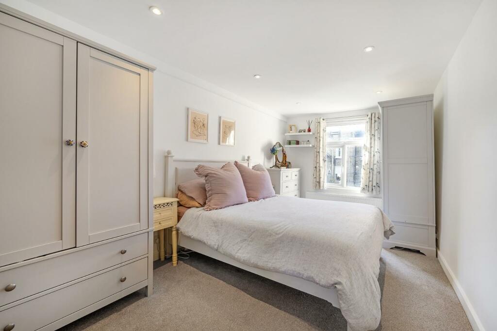 Bedroom 1.jpg