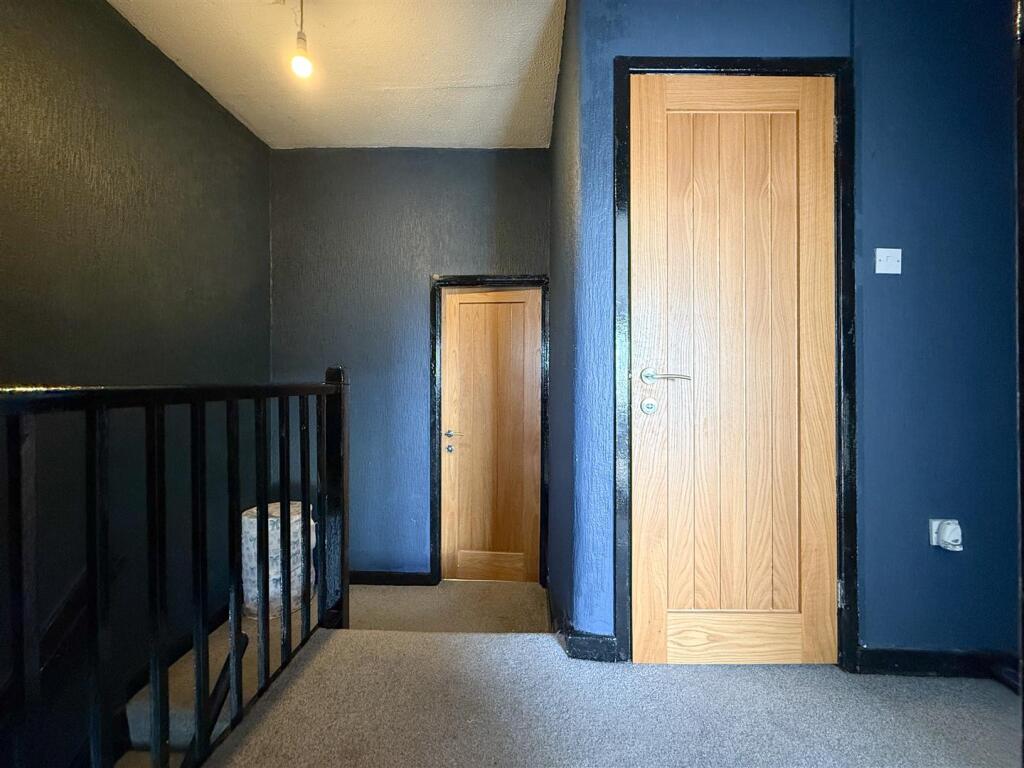 FIRST FLOOR LANDING AND STAIRS