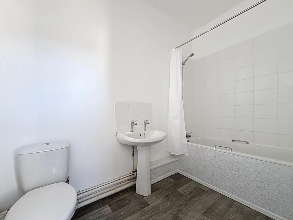 Flat 2 - Bathroom