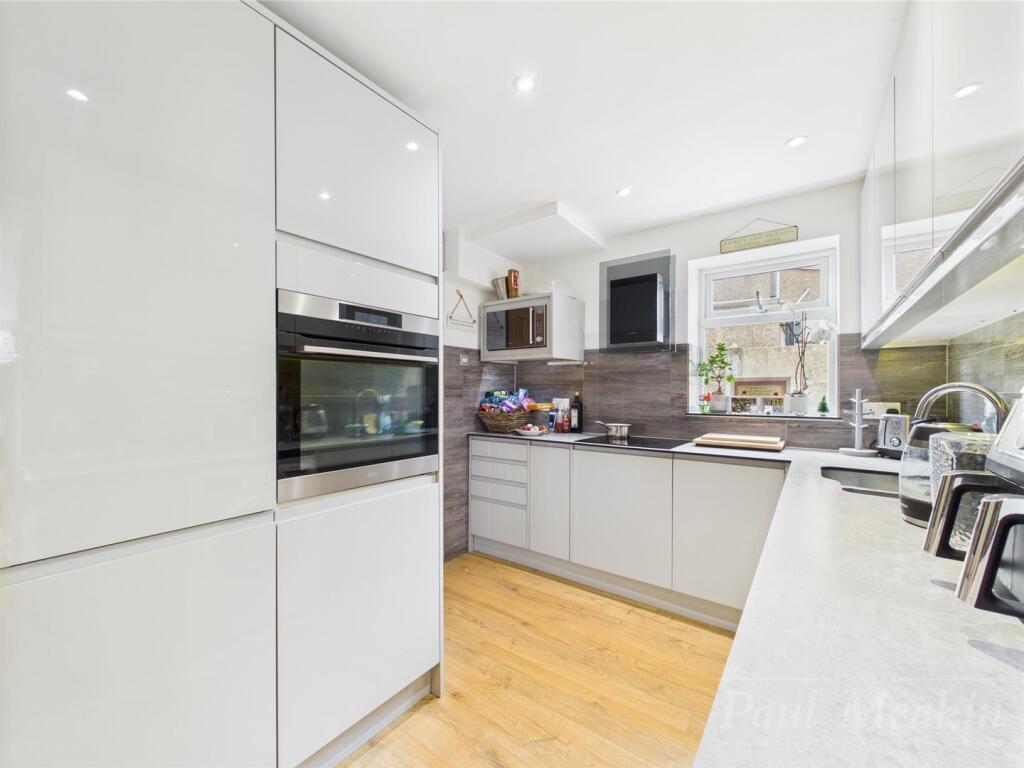 Kitchen/ Breakfast Room