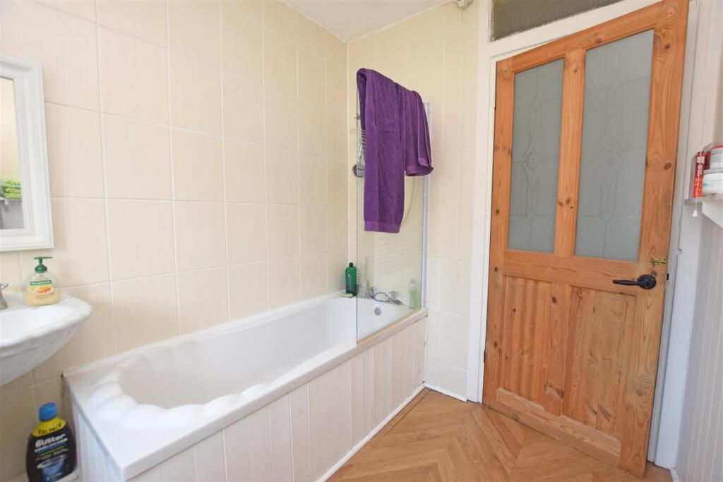 Bathroom.JPG
