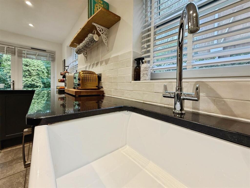 13884b5b--486A-B99E-1D0521BCBA86-85726-00001C1655B