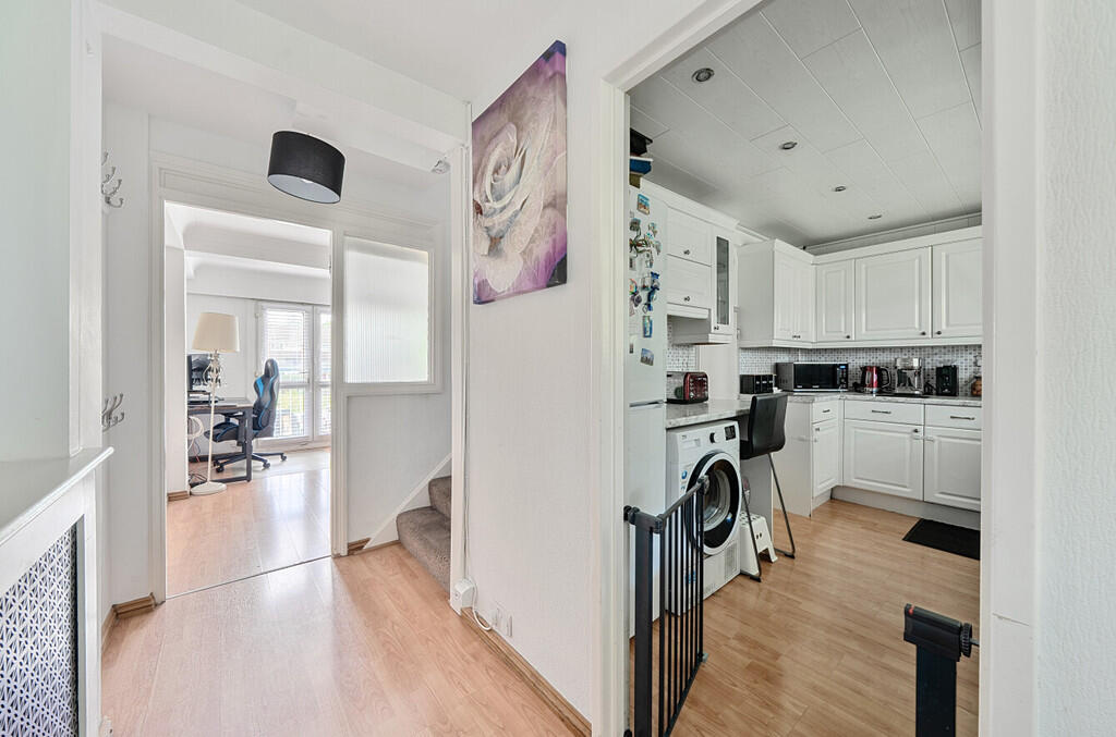 1299837-15-683707...