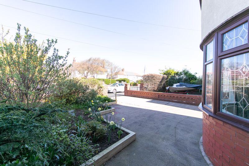 Front garden &amp; driveway