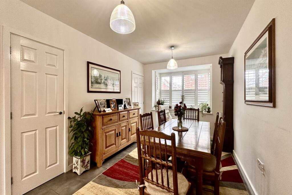 OPen Plan Living Din