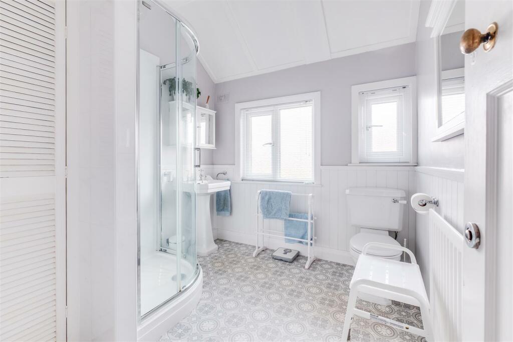 Constables - Holywell Close-15.jpg