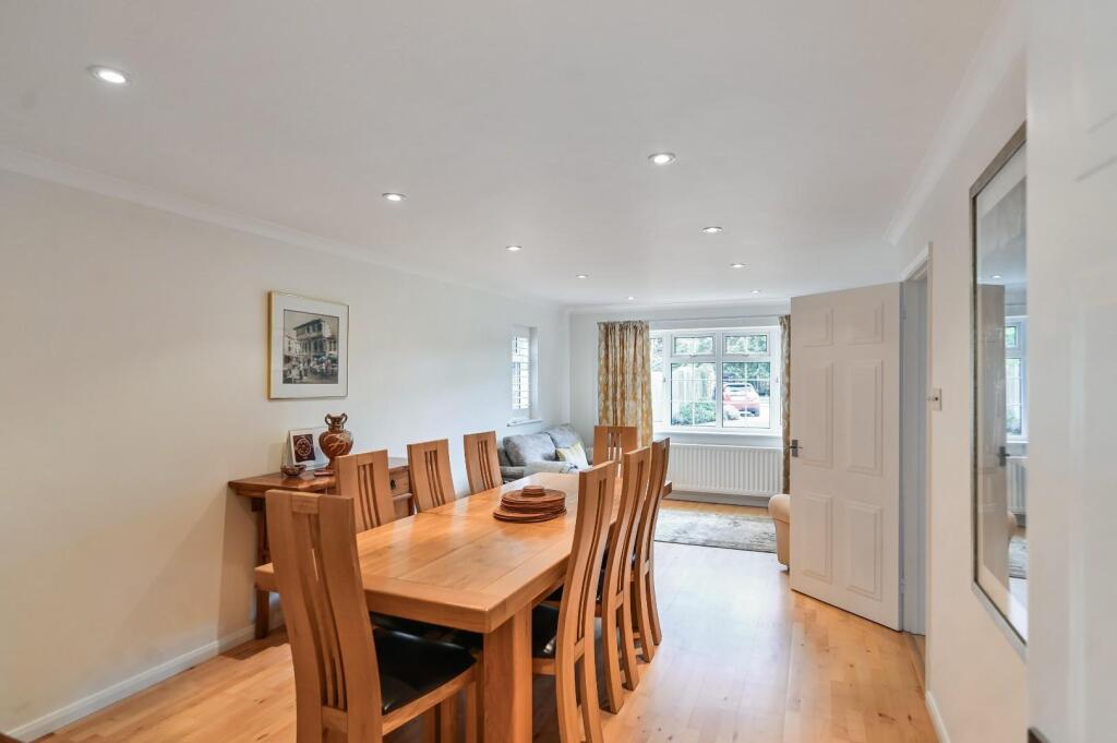 4 Church Close Ph58.jpg