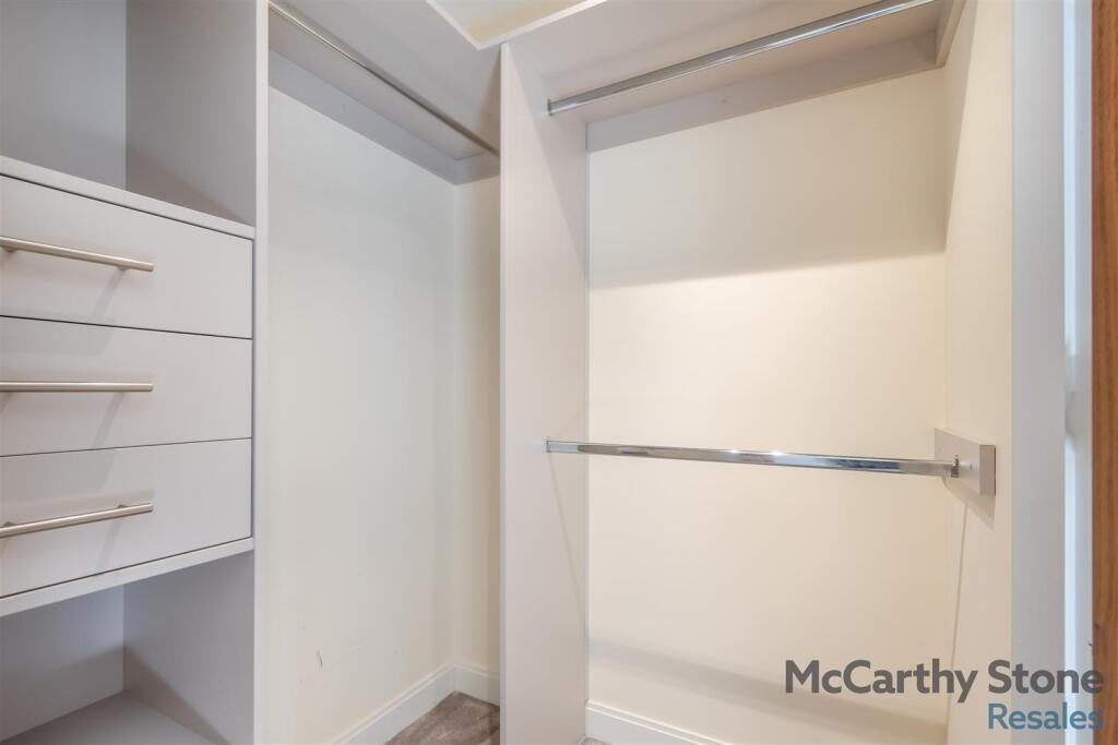 8646880-interior02.jpg