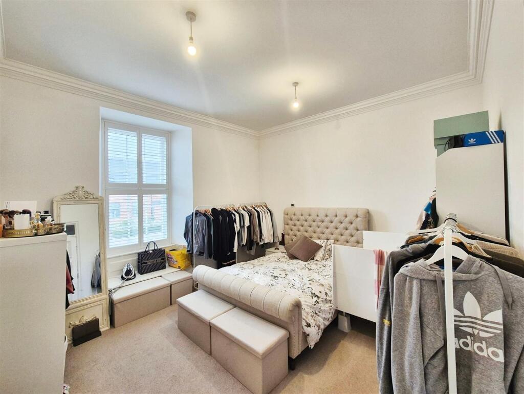 Bedroom (1).jpg