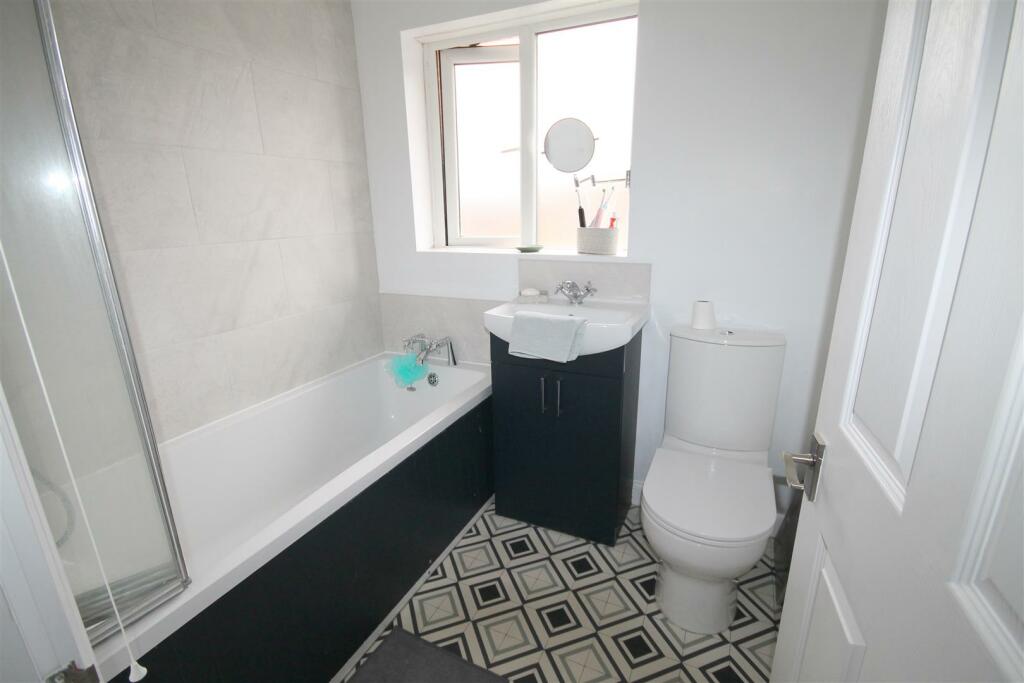 WR Bathroom ii.JPG