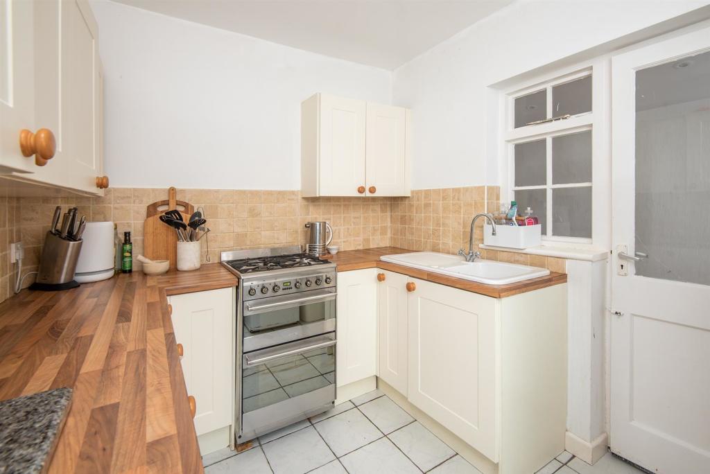 Kitchen Alt.jpg