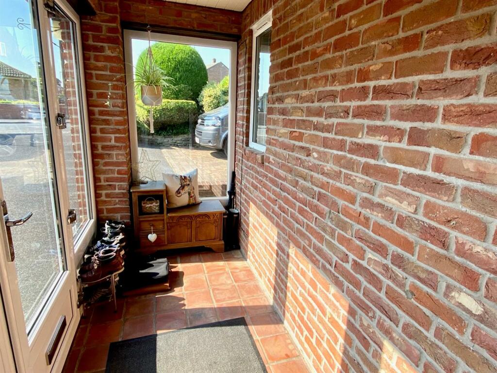 robin royd lane 28 porch.jpg