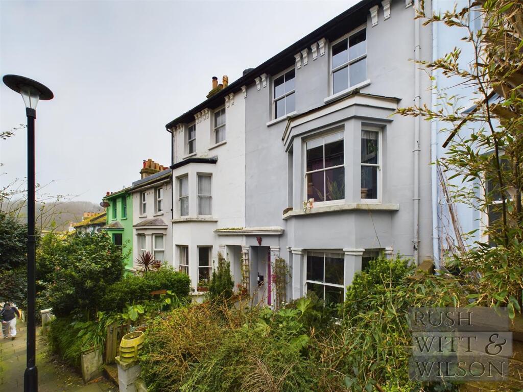 CAM03417G0-PR0045-STILL017.jpg