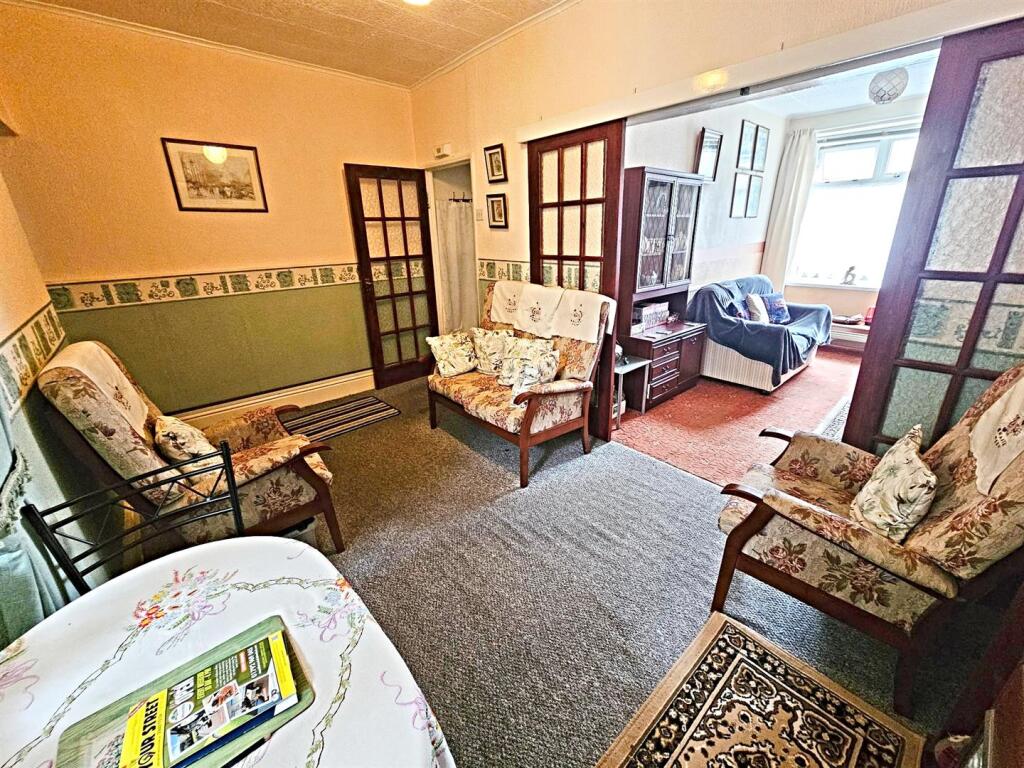 iving Room