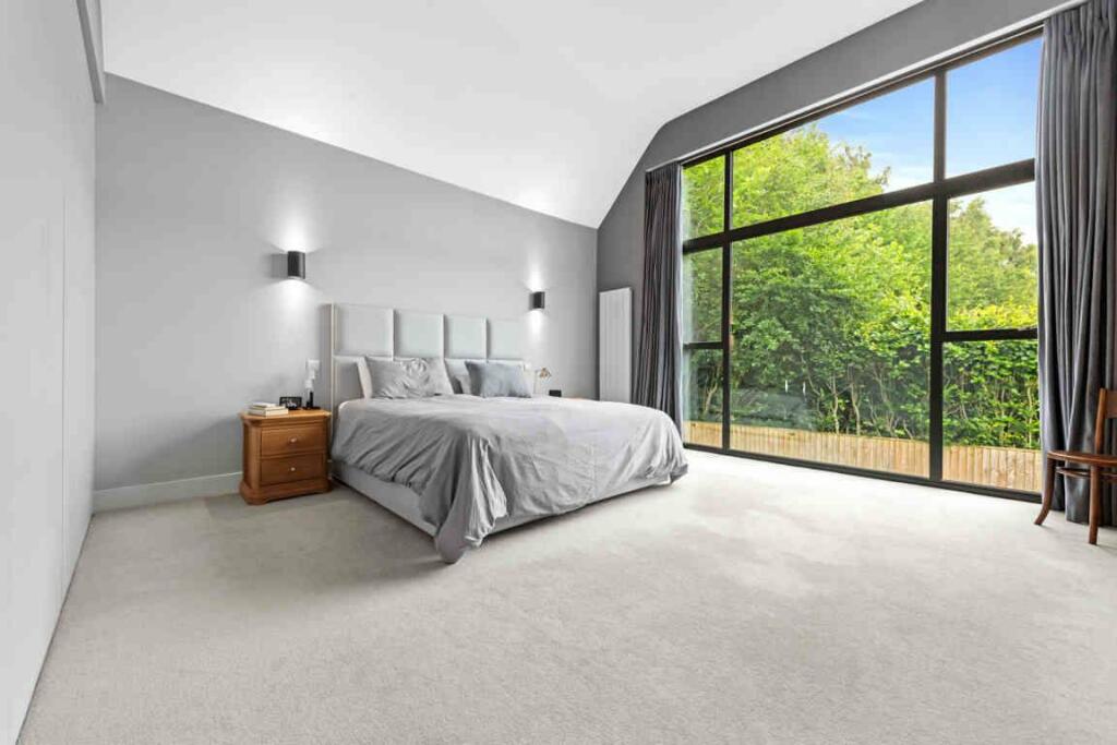 PRINCIPAL BEDROOM.jpg