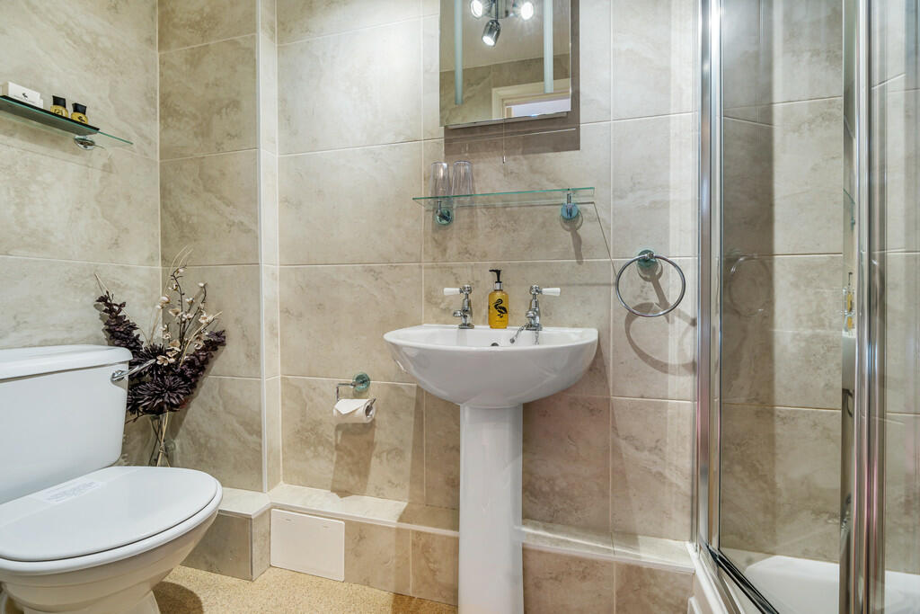 En-suite Shower R...