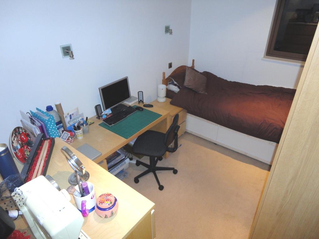 2nd Bedroom/OFFICE