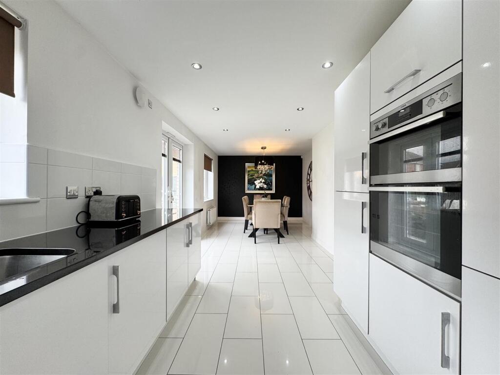 Kitchen/Dining