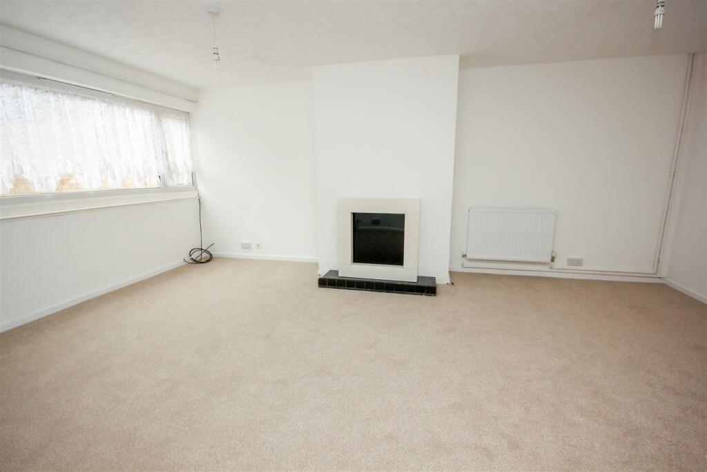 Lounge 1.jpg