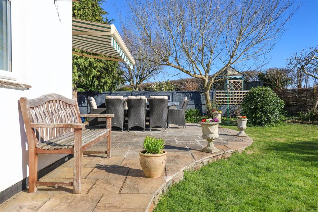 16 Silbury Rise 37.JPG