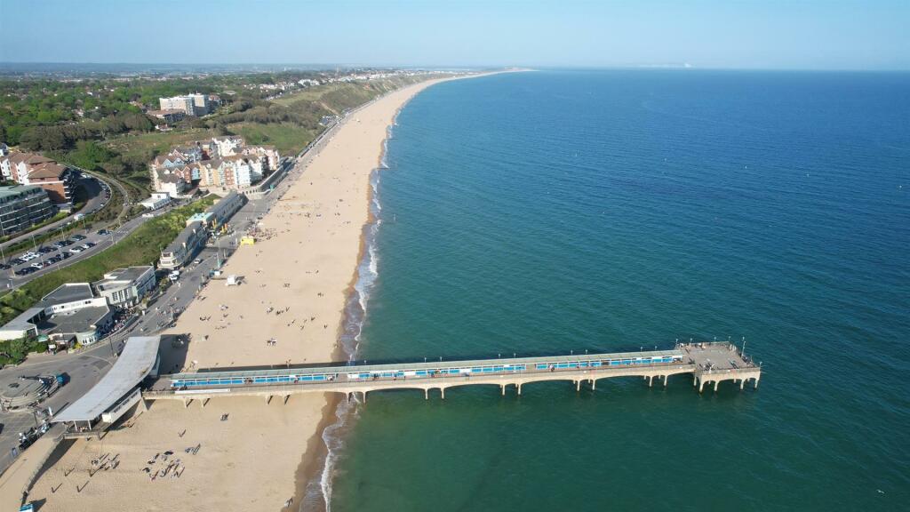 Boscombe pier.jpg