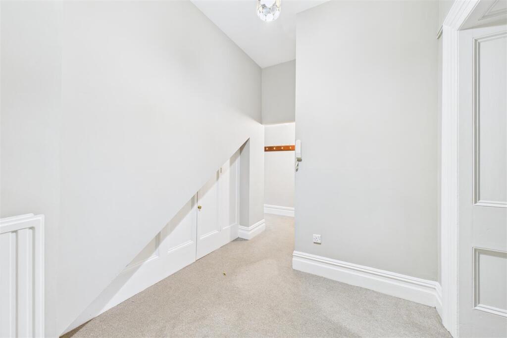 Flat 2, 21 Tyndalls Park Road, Clifton, Bristol BS